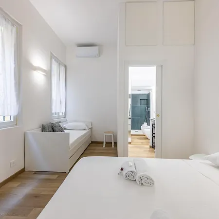 Apartment Navigli Loft, Steps To Darsena